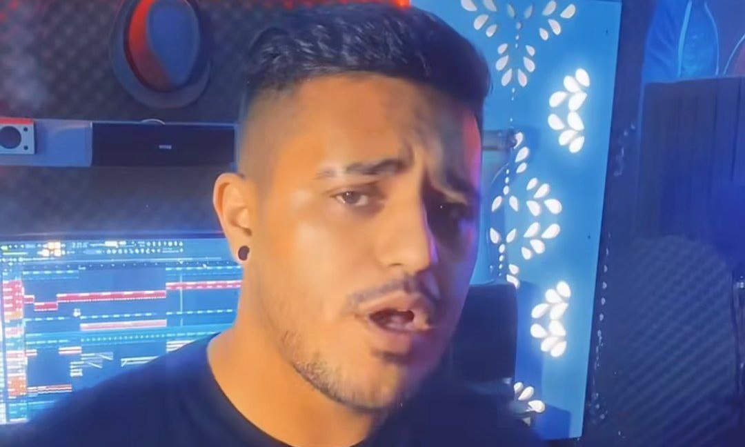  رفته تو قلبمو درنمیادش